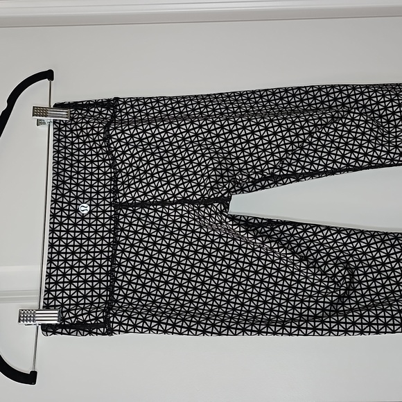 224. Lululemon Tri Geo Wunder Under leggings - Picture 5 of 7